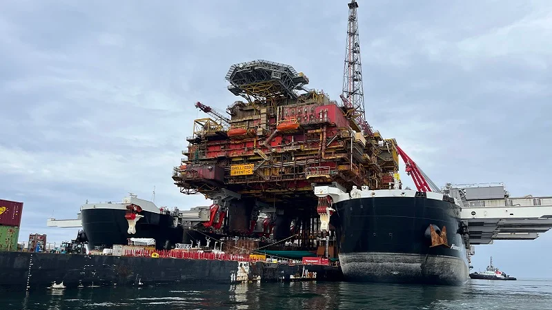 Brent Charlie topside being transported from a transport vessel.