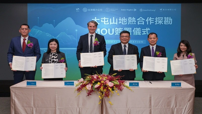 Image from the MOU signing between Taipower, Baseload Capital, TCC and other geothermal companies.