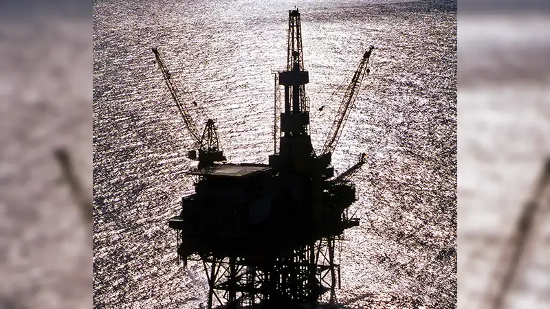 offshore_oil_platform_silhouette