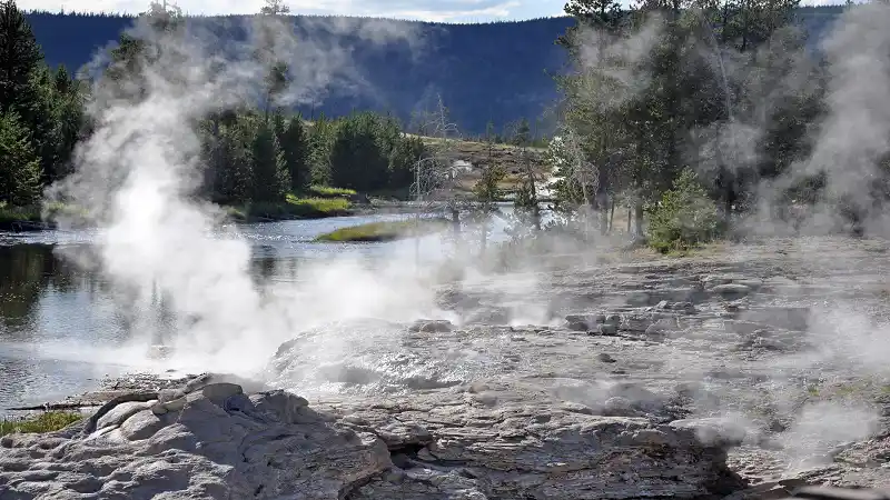 The geothermal co-produced project will enhance Alberta's renewable footprint while utilising it's vast oil and gas operations. (Image Source: Adobe Stock) 