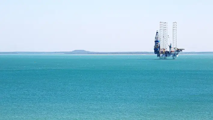 offshore_platform_clear_blue_ocean