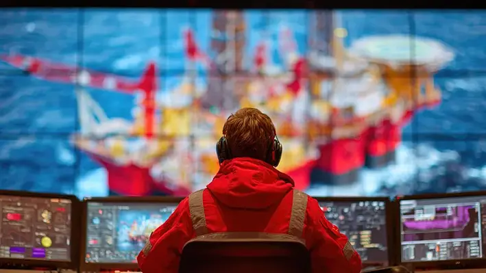 engineer_oversees_rig_computer_screens