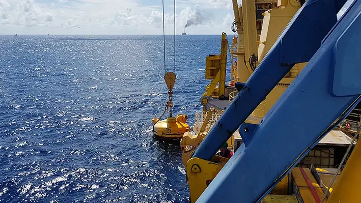 Image_of_an_offshore_crane_for_IMR_services