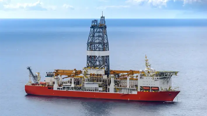 Image_of_a_drillship_to_hit_Brazilian_shores