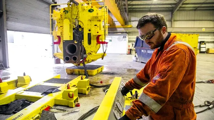 The C1-24 chopsaw that executed the 400 m cuts was powered by a WROV using Decom-supplied hot stabs and only two blades were used throughout. (Image source: Decom)