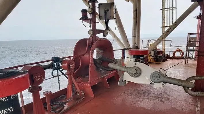 Mounted between two shackles, the PODx does not require drilling or fixing onto the vessel deck, making it simple to install or retrofit. (Image Credit: Gall Thomson)
